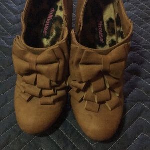 Dollhouse short booties